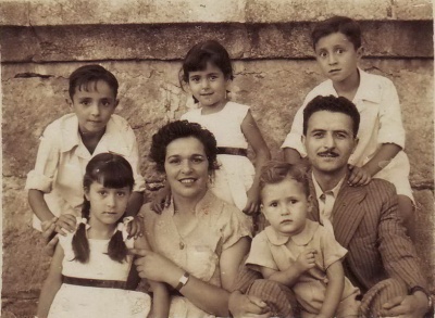 Rosa e Jose con cinco dos seus nenos